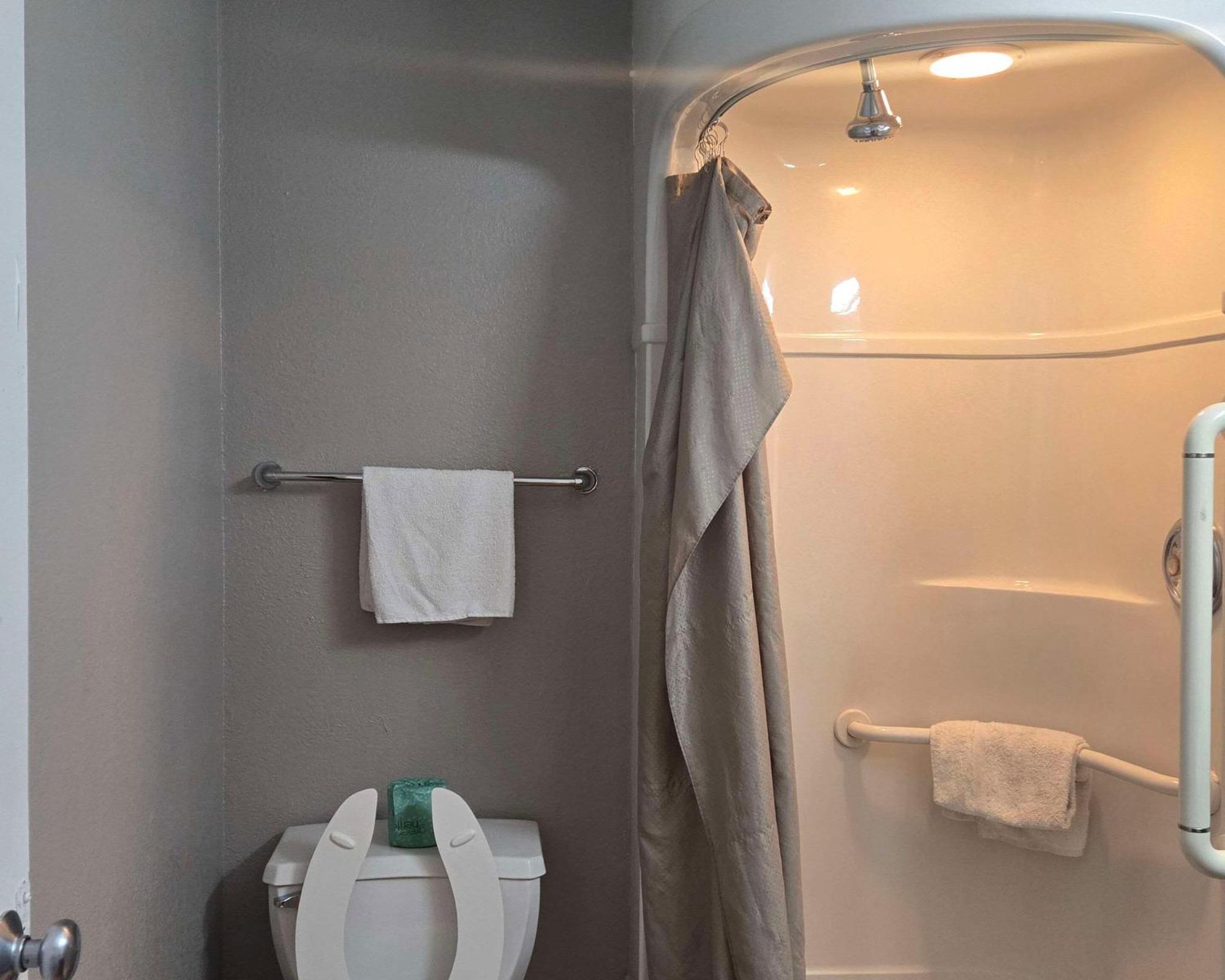 Park Inn By Radisson, トレーシー エクステリア 写真
