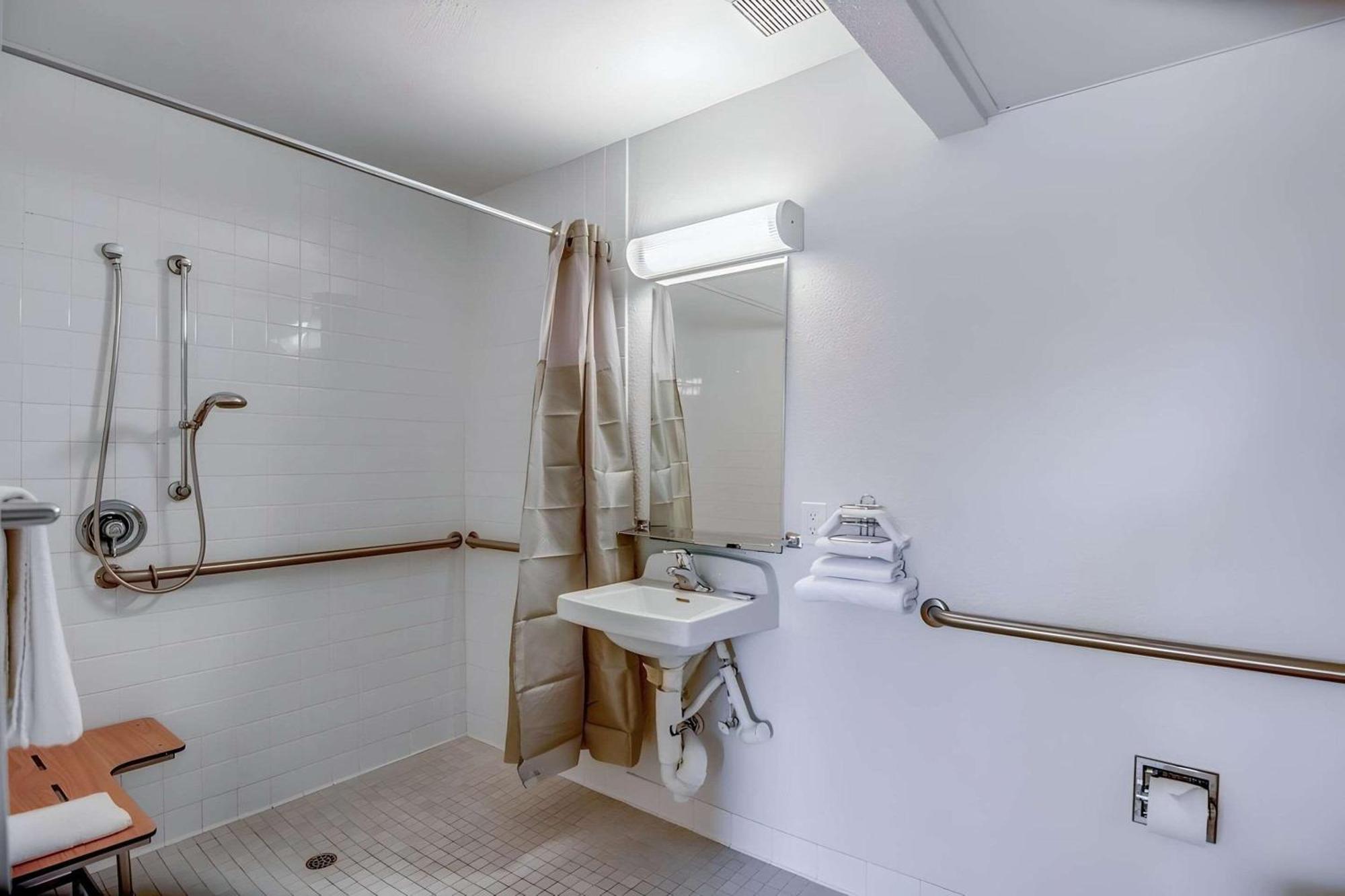 Park Inn By Radisson, トレーシー エクステリア 写真
