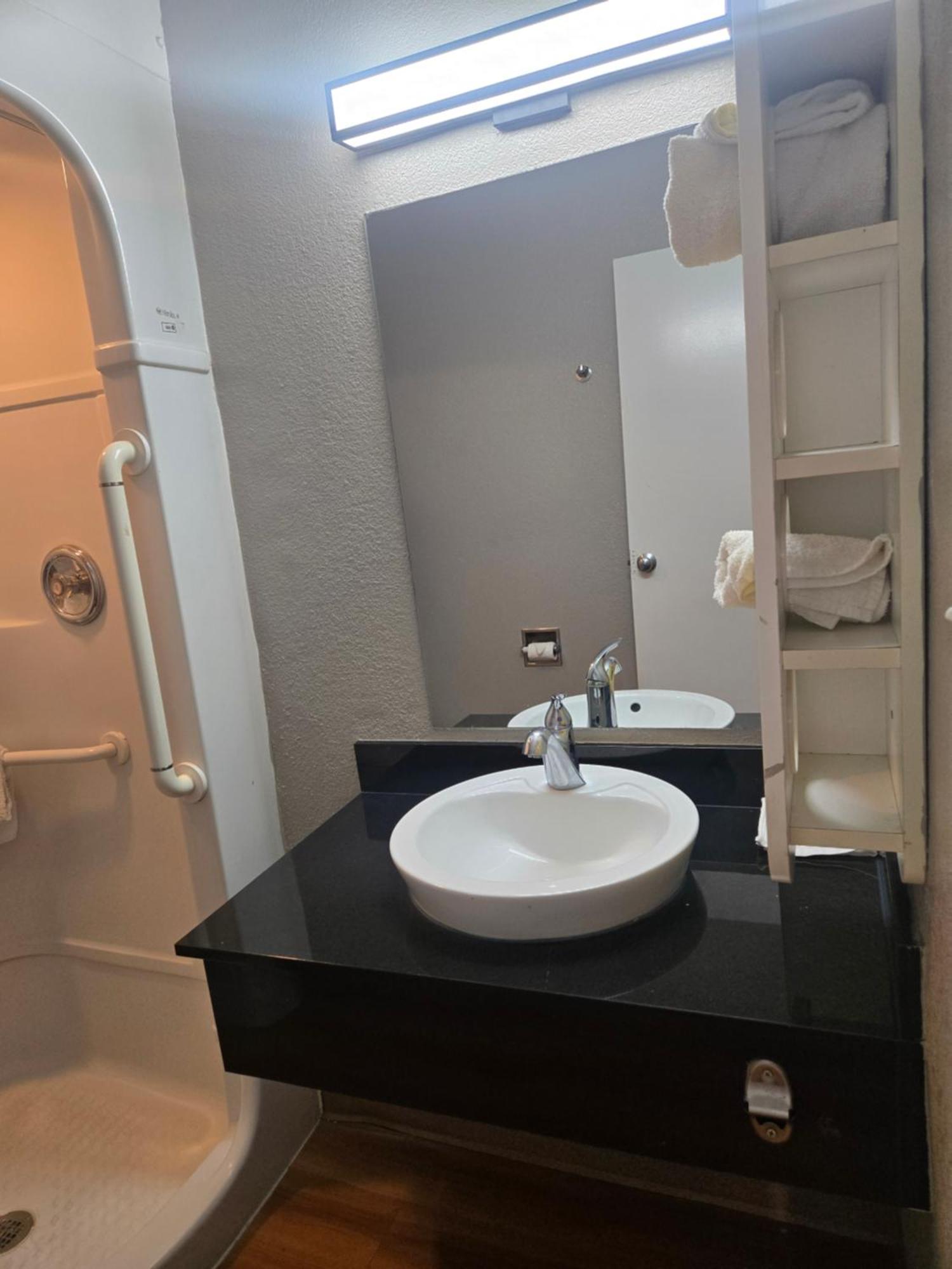 Park Inn By Radisson, トレーシー エクステリア 写真